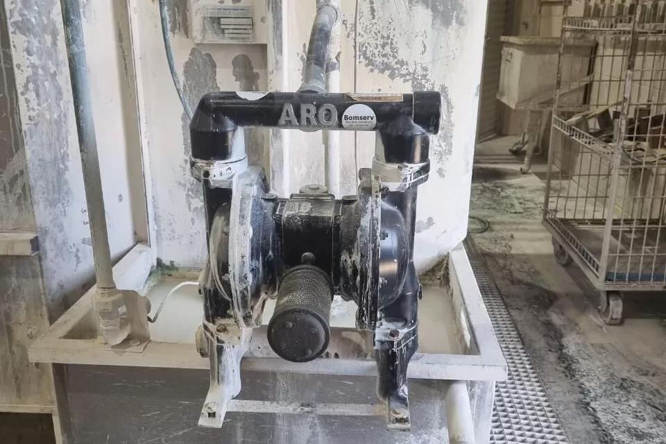 Aplicação - Bomba Pneumática ARO - Cabine de Esmaltação